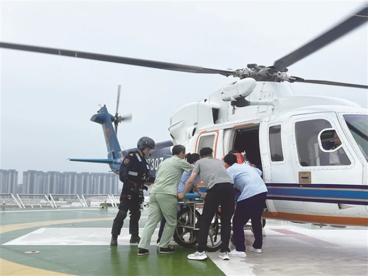 南通：直升機緊急救援直達醫(yī)院