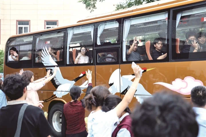 南通西藏民族中學舉行畢業(yè)典禮